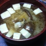 シイタケと高野豆腐の味噌汁